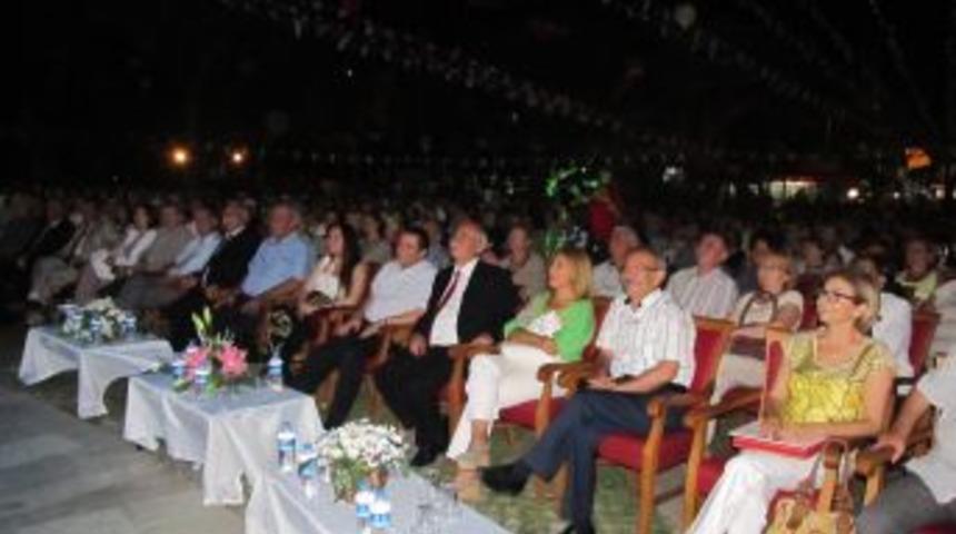 CHP Milletvekili &Ccedil;andar, Konserinde T&uuml;rk&uuml; Arasında H&uuml;k&uuml;mete Y&uuml;klendi