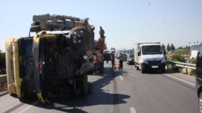 Tır Şarampole U&ccedil;tu: 1 Yaralı