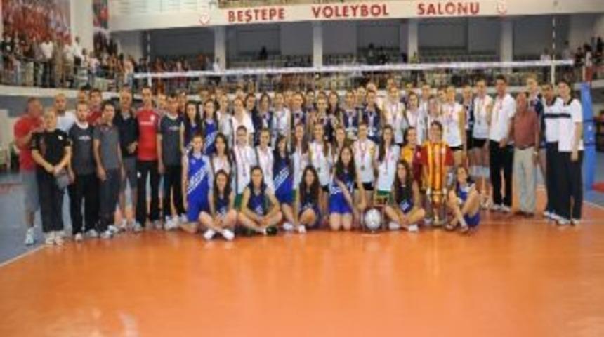Gen&ccedil; Kızlarda Şampiyon Galatasaray