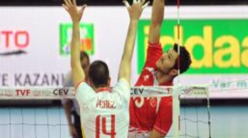 İspanya'yı 3 - 2 Yenen Erkek Voleybol Milli Takımı Finalde
