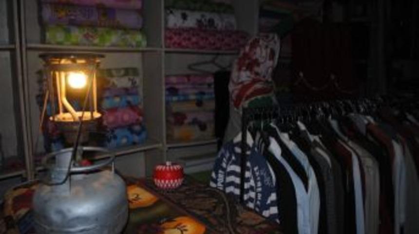 Hakkari'de Elektrik &Ccedil;ilesi Devam Ediyor