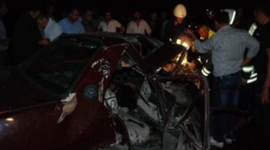 Otomobille Trakt&ouml;r &Ccedil;arpıştı: 1 &Ouml;l&uuml;, 5 Yaralı