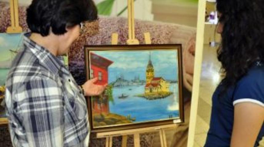 İzmit Sokakları Ko-mek Tuvallerinde