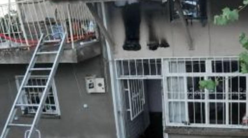 Yangında Evden &Ccedil;ıkamayan Bir Kişi &Ouml;ld&uuml;