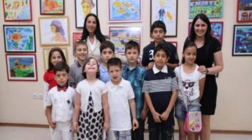 2 Katlı Sergide 165 Eser Sergilendi