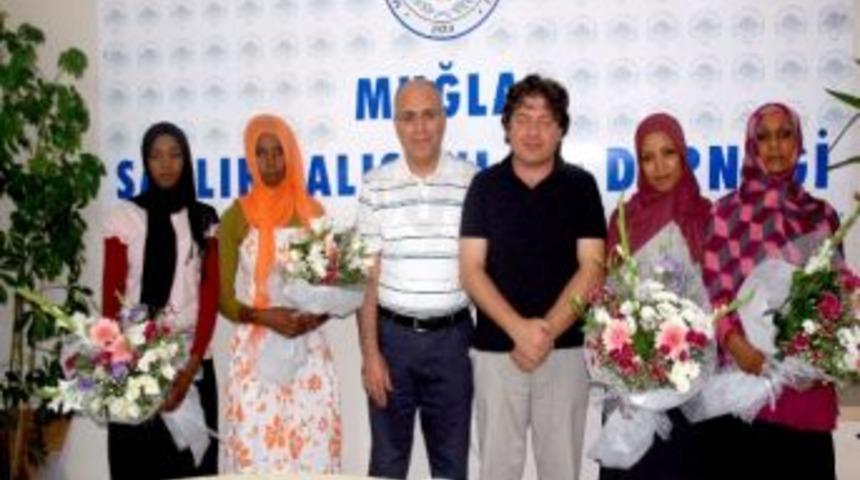 T&uuml;rkiye'de Eğitim G&ouml;ren Sudanlı Doktorlara Muğla'da Veda Yemeği Verildi