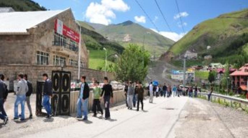 T&uuml;rkiye&rsquo;nin Değişik İllerinden Gelen &Ouml;ğrenciler, Paland&ouml;ken&rsquo;i Gezdi