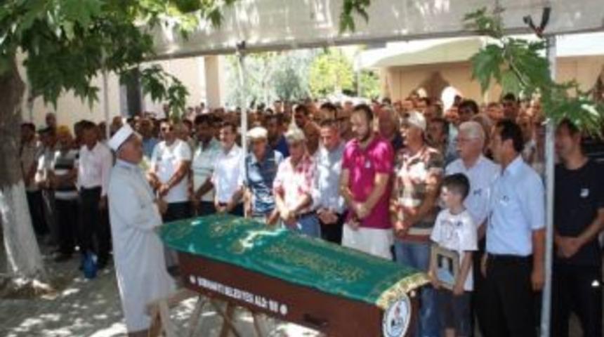 Burhaniye&rsquo;de Zeki Er&uuml;mit Sevenlerinin Omuzunda G&ouml;zyaşları İle Toprağa Verildi