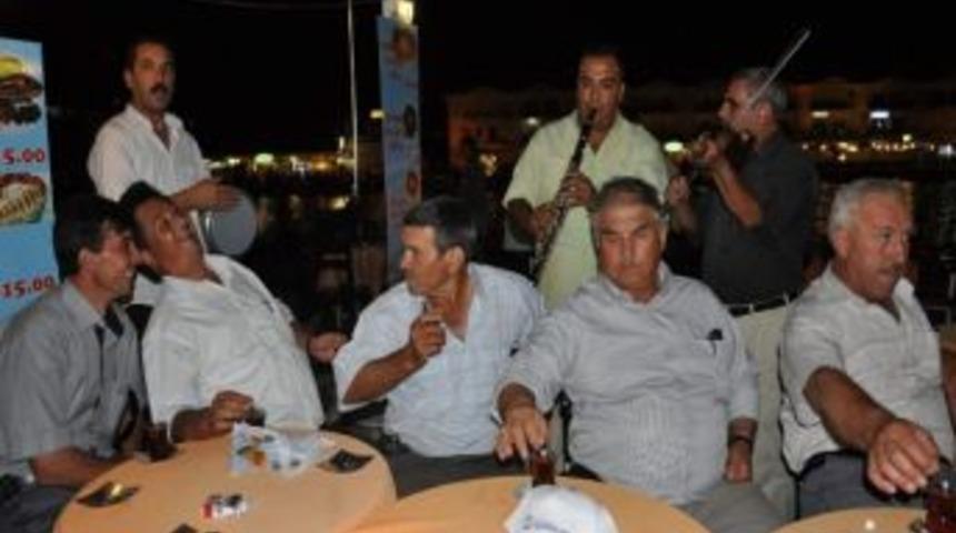 Manisalı Muhtarlar Fo&ccedil;a'da Stres Attı