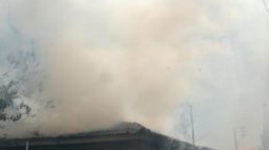 Tek Katlı Evde &Ccedil;ıkan Yangın Korkuttu