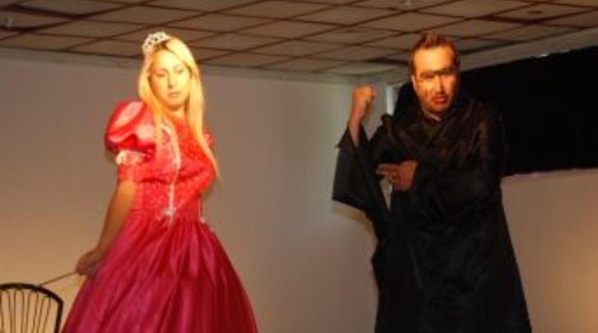 Didim Halk Tiyatrosu &Ccedil;ocuk Oyunu İle Beğeni Topladı