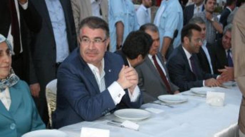 İ&ccedil;işleri Bakanı Şahin, Yeğeninin Nikah Şahitliğini Yaptı