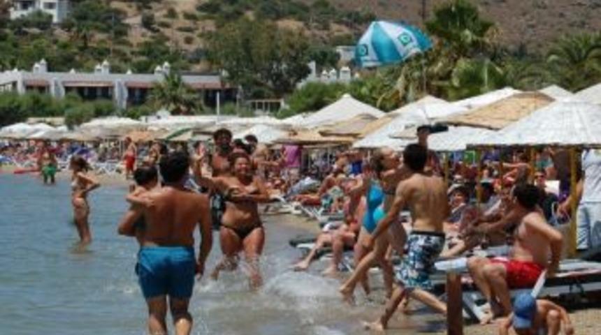 G&ouml;kten Plaja Terlik Yağdı