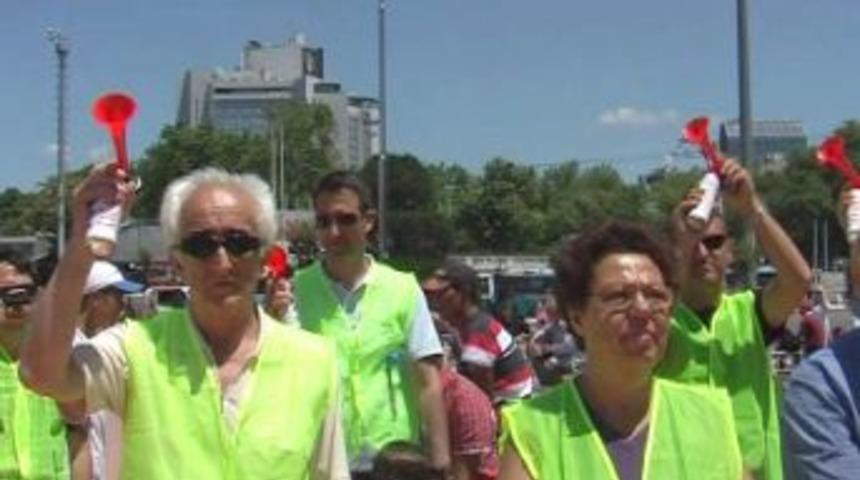 Taksim'de Klaksonlu Eylem