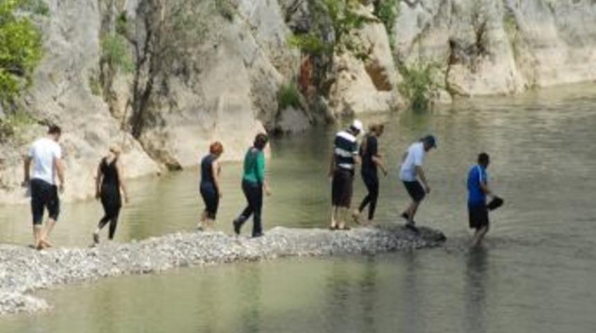 &Uuml;nl&uuml; Ressamlar&rsquo;dan İl&ccedil;e Gezdi