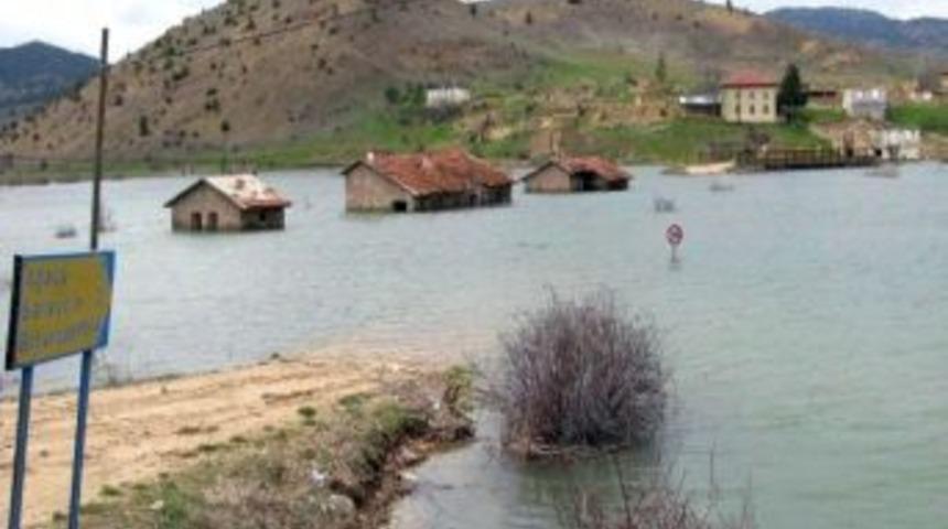Serinlemek İ&ccedil;in Girdiği Baraj G&ouml;l&uuml;nde Boğuldu