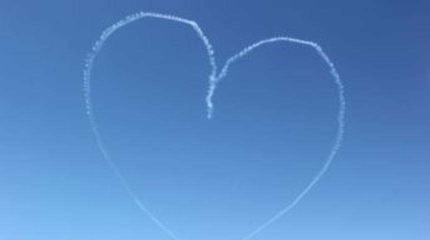 T&uuml;rk Yıldızlarından Van G&ouml;l&uuml; &Uuml;zerinde Muhteşem G&ouml;steri