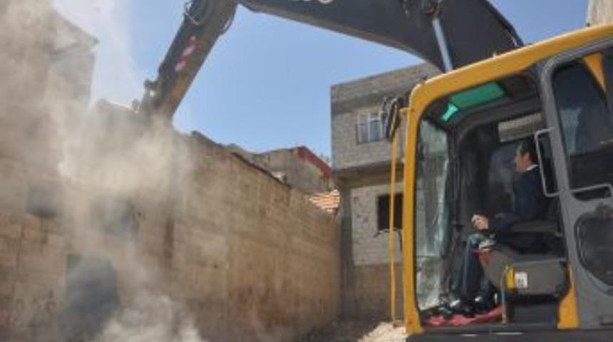 Kamulaştırma Alanda Ilk Kep&ccedil;eyi Başkan Tahmazoğlu Vurdu