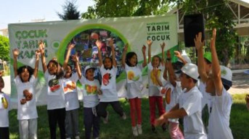 &Ccedil;ocuk Tarım Kampı'na Katılan &Ouml;ğrenciler Sertifikalarını Aldı