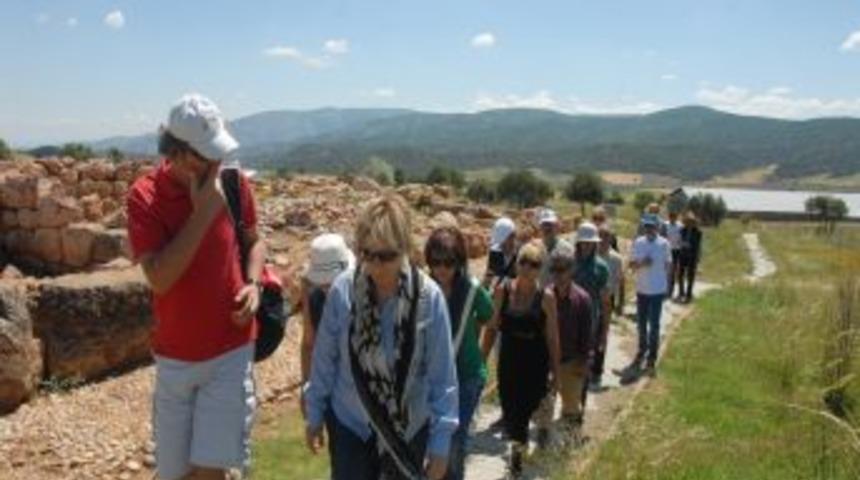 Ressamlar &Ccedil;orum'un Il&ccedil;elerini Gezdi