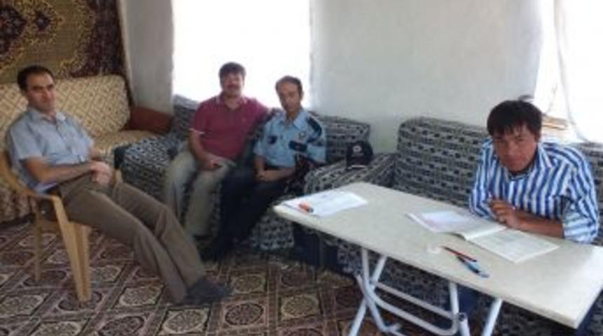 Engelli &Ouml;ğrenci, A&ccedil;ık İlk&ouml;ğretim Okulu Bitirme Sınavına Evinde Girdi