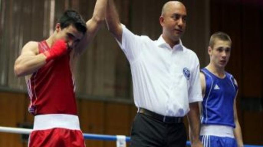 Kepez'in Milli Boks&ccedil;usu Avcı Altın Madalya Kazandı