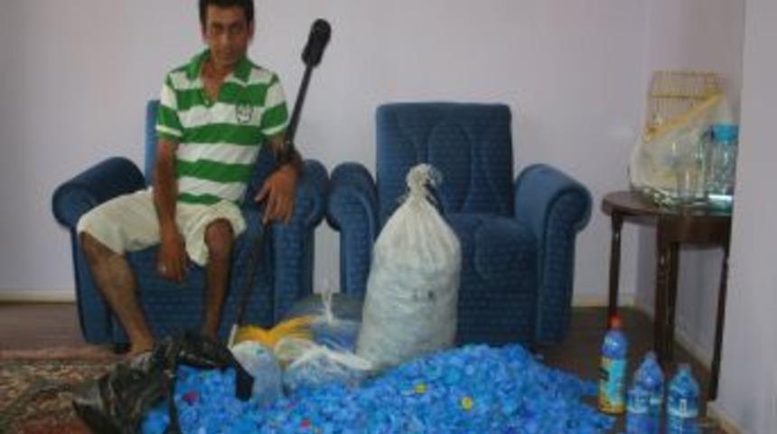 Kendisi Gibi Engelli Arkadaşları I&ccedil;in Kapak Topluyor