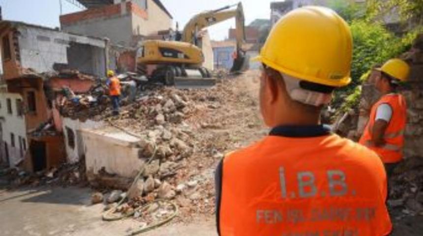 İzmir Kadifekale&rsquo;de 58 Bina Daha Yıkılacak