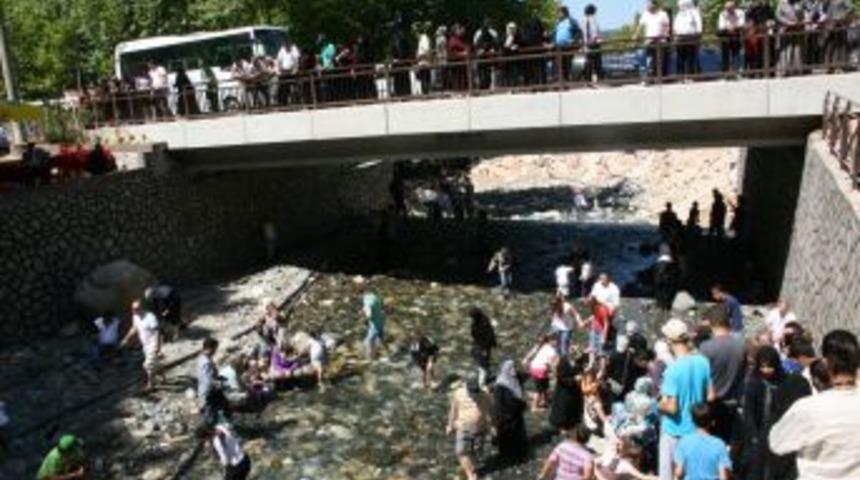 Bursalılar girdi, Araplar izledi!