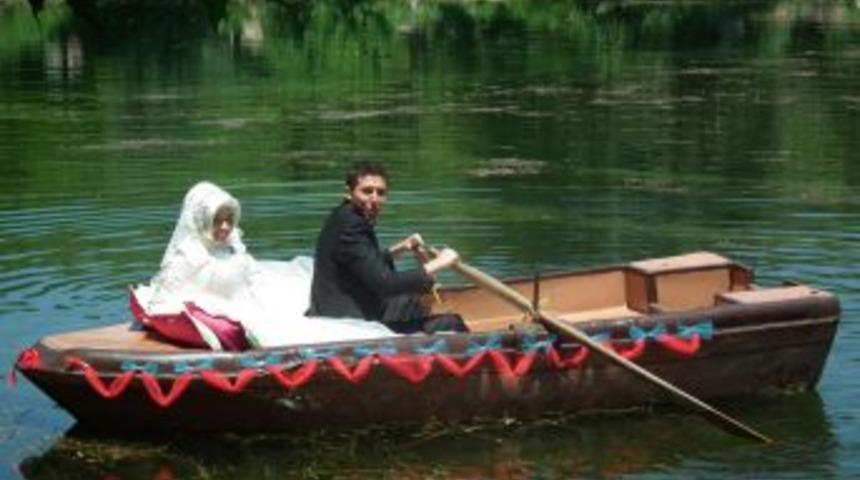 Yeni Nişanlı Ve Evlilere Sandal Sefası