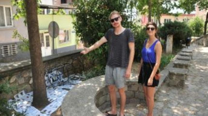 K&uuml;lt&uuml;rel Ayıba Turist İsyanı