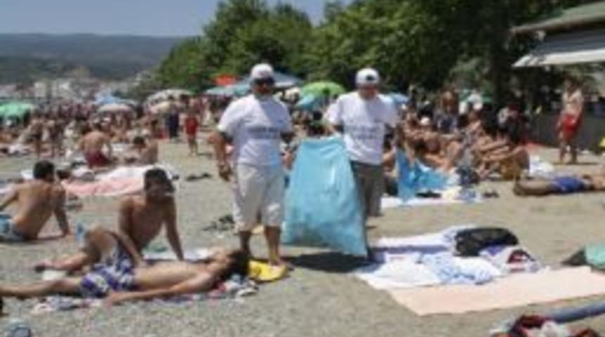 Millet Denize Girdi, Onlar Sahilleri Temizledi