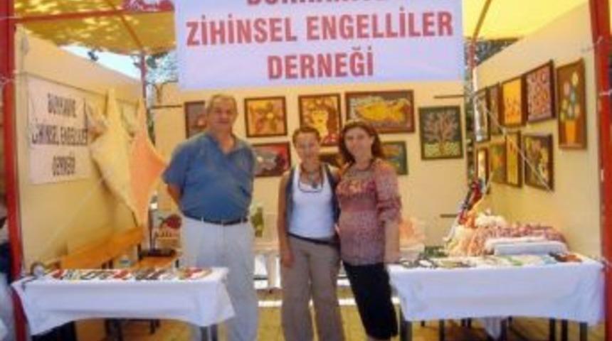 Zihinsel Engellilerin Eserleri Sergilendi