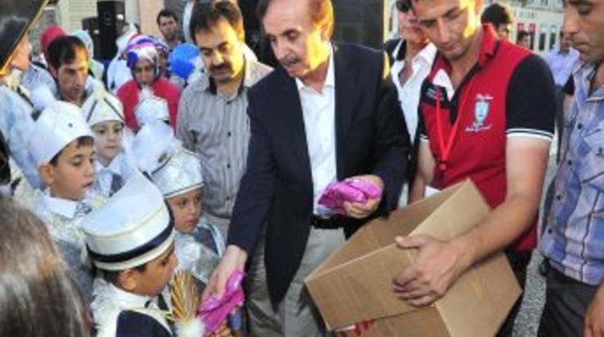 Yıldırım Belediyesi Ve G&uuml;l FM 155 &Ccedil;ocuğu S&uuml;nnet Etti