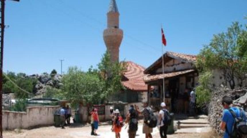 Terk Ettikleri K&ouml;ylerinde Bir Araya Geliyorlar