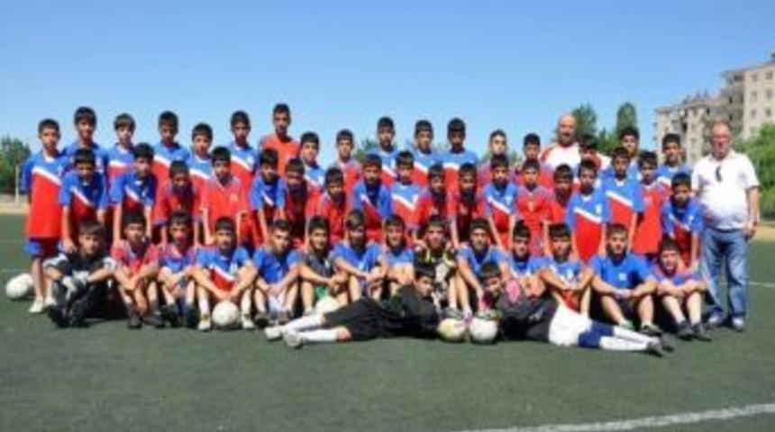 Yenişehir Belediyespor Yaz Spor Okulunu A&ccedil;tı