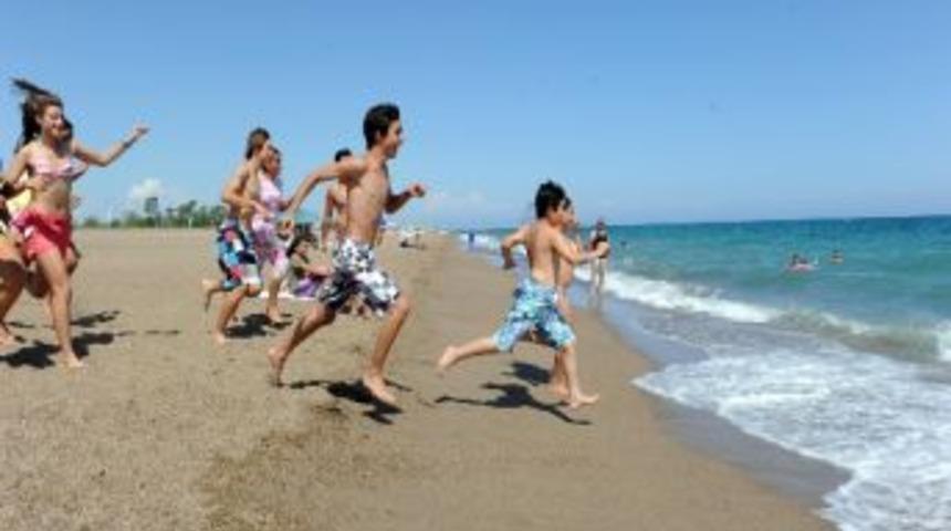 Gen&ccedil;lik Kampı Eğlendiriyor, Eğitiyor