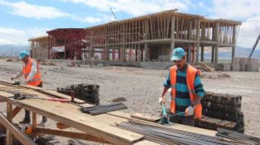 Erzurum'un Yeni Otogarı Y&uuml;kselmeye Devam Ediyor