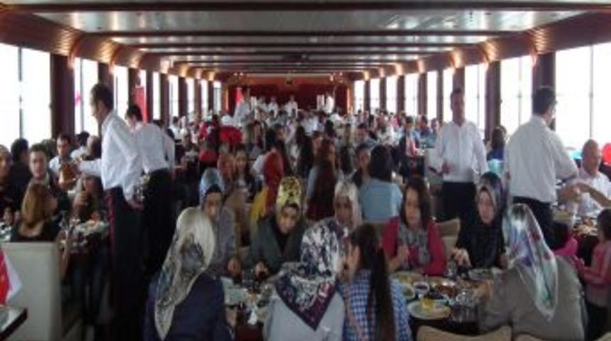 Sağlık &Ccedil;alışanları Tekne Gezisiyle Moral Depoladı