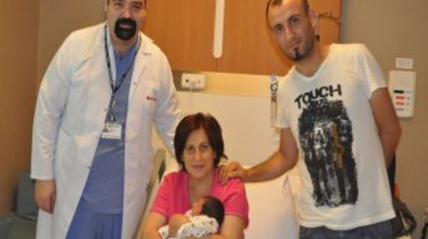 T&uuml;p Bebek Y&ouml;ntemiyle 46 Yaşında Anne Oldu