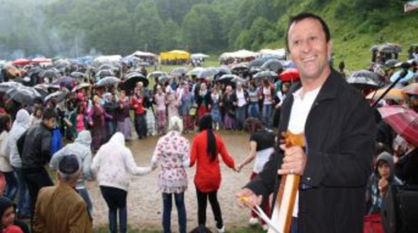 Yaylacılar Yağmur Altında Horon Tepti