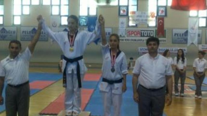 D&uuml;zce Polis G&uuml;c&uuml; Spor Kul&uuml;b&uuml; Tekvando Takımı Batı Karadeniz İkincisi