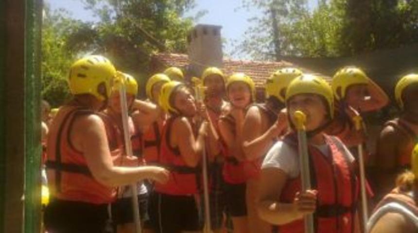 Madoks&rsquo;tan Rafting Ve T&uuml;rk&uuml; Gecesi Coşkusu