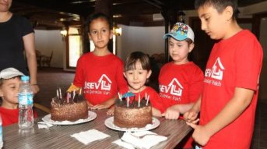 Hayvanat Bah&ccedil;esinde Doğum G&uuml;n&uuml; S&uuml;rprizi