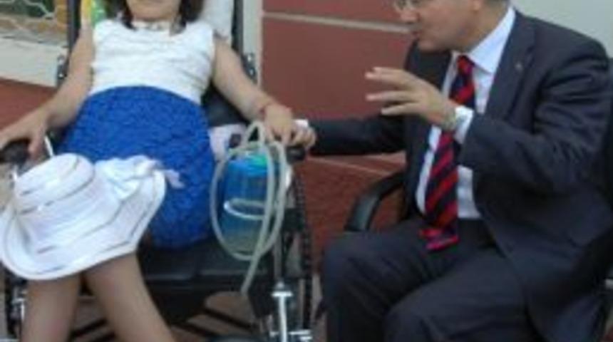 Vali Daş&ouml;z Milli Judocu Cansu Buzy&uuml;r&uuml;k'&uuml; Ağırladı