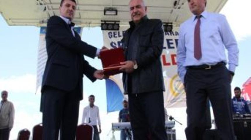 Bayburtta Ş&ouml;len Ayı &Ccedil;oşkulu Ge&ccedil;iyor