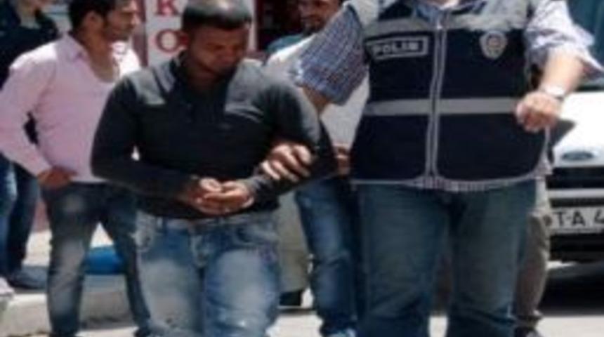 Parkta Polis Memurunu Bı&ccedil;aklayan Ve Mukavemmete Bulunan Zanlılar Adliyeye Sevk Edildi