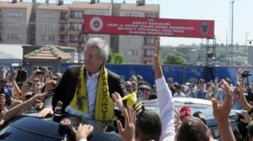 Fenerbah&ccedil;e Başkanı Aziz Yıldırım, Metris'ten Ayrıldı