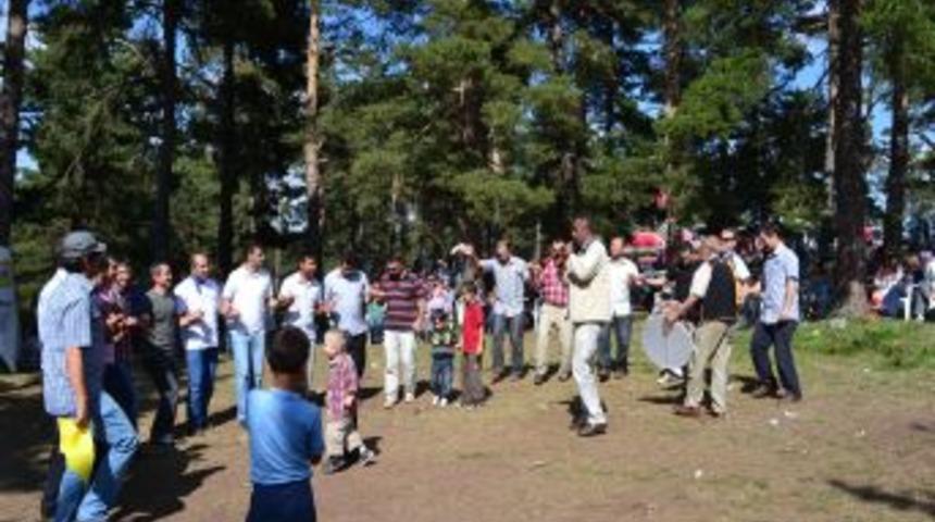 &Ccedil;ankırılılar &Ccedil;ESİAD'ın D&uuml;zenlediği Piknikte Buluştu