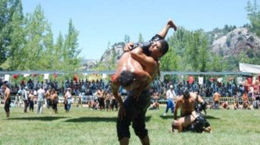 Pehlivanlar Okul İ&ccedil;in G&uuml;reşti